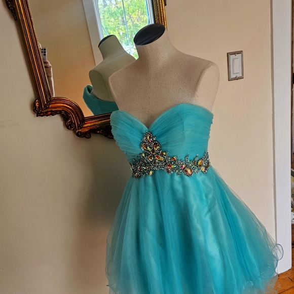 Fabuluxe Formal Dress Size Small - Picture 3 of 8